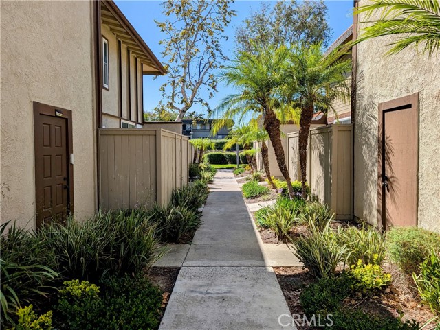 26253 Via Roble, Mission Viejo CA: https://media.crmls.org/medias/79cbb9cc-05a7-4154-bf0a-9f1f910cf048.jpg
