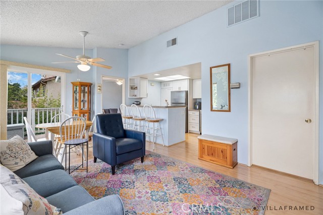 Detail Gallery Image 3 of 29 For 8463 De Soto Ave #26,  Canoga Park,  CA 91304 - 2 Beds | 2 Baths