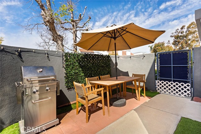 Detail Gallery Image 2 of 20 For 1175 Tivoli Ln #84,  Simi Valley,  CA 93065 - 2 Beds | 2/1 Baths