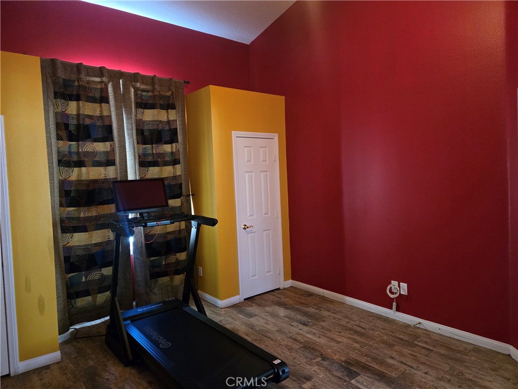 https://media.crmls.org/medias/79cceae1-ed45-411b-ae19-272b605a1567.jpg?preset=X-Large