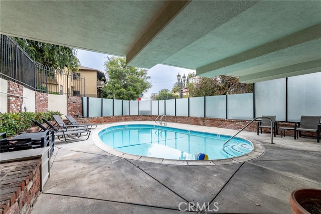 Detail Gallery Image 2 of 5 For 2260 N Cahuenga Bld #106,  Los Angeles,  CA 90068 - 1 Beds | 1 Baths