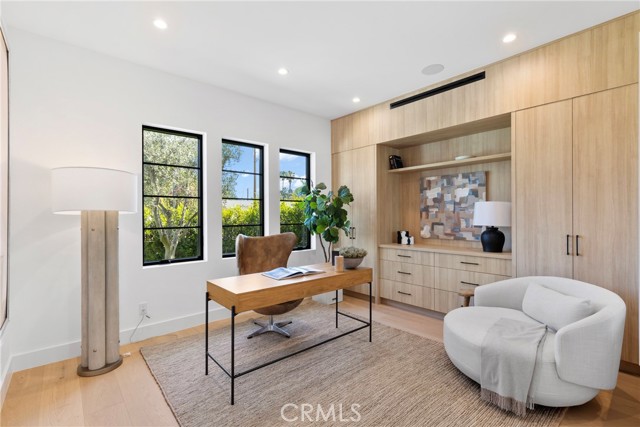 Detail Gallery Image 17 of 44 For 13602 Morrison St, Sherman Oaks,  CA 91423 - 6 Beds | 6/1 Baths