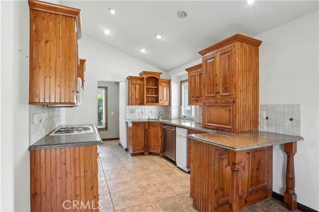 Detail Gallery Image 12 of 59 For 38285 Oaktree, Murrieta,  CA 92562 - 2 Beds | 2/1 Baths