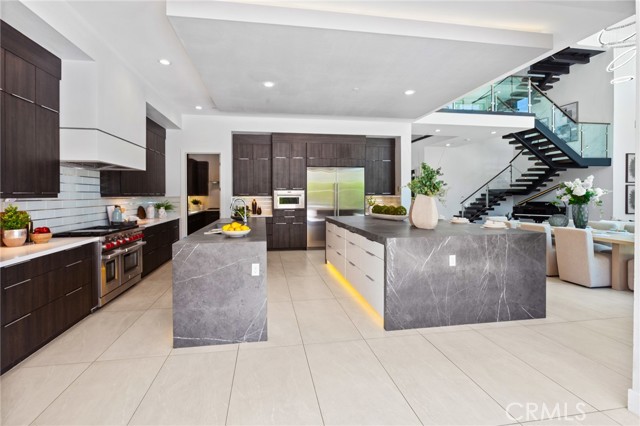 61 Hartman, Irvine CA: https://media.crmls.org/medias/79ce6bdc-32df-479c-8744-69607640f3fb.jpg