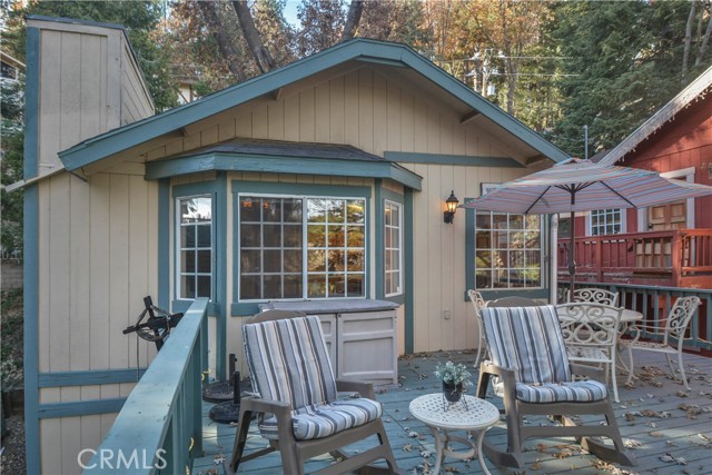 Detail Gallery Image 2 of 22 For 735 E Victoria Ct, Lake Arrowhead,  CA 92352 - 2 Beds | 1/1 Baths