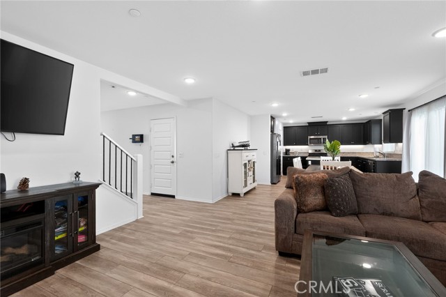 Detail Gallery Image 5 of 31 For 32970 Pacifica Pl, Lake Elsinore,  CA 92530 - 4 Beds | 3 Baths