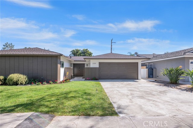 Detail Gallery Image 3 of 45 For 2319 N Hathaway St, Santa Ana,  CA 92705 - 4 Beds | 2 Baths