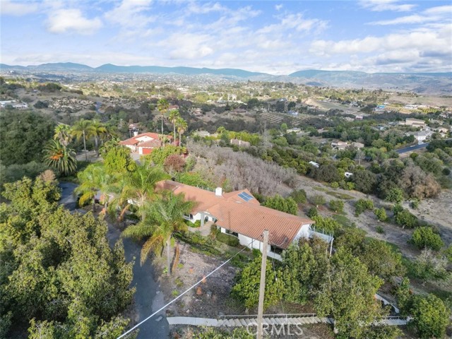 5088 San Jacinto Circle West, Fallbrook CA: https://media.crmls.org/medias/79d12674-630b-4491-a569-52fabbfc0cbc.jpg