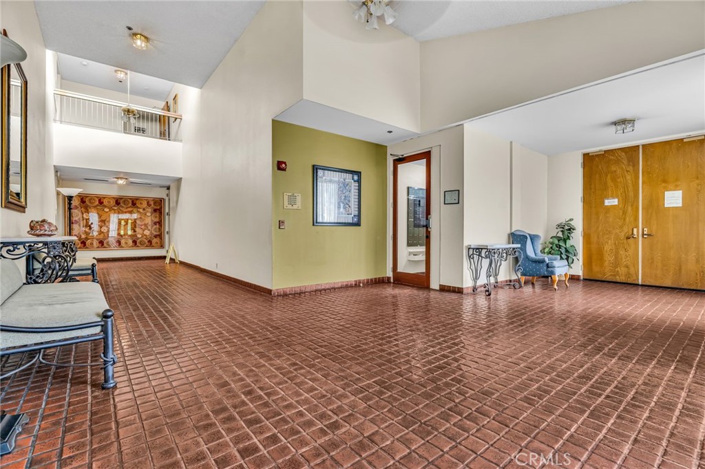 https://media.crmls.org/medias/79d1af5e-bd2c-4037-86ec-73877dfc8868.jpg?preset=X-Large