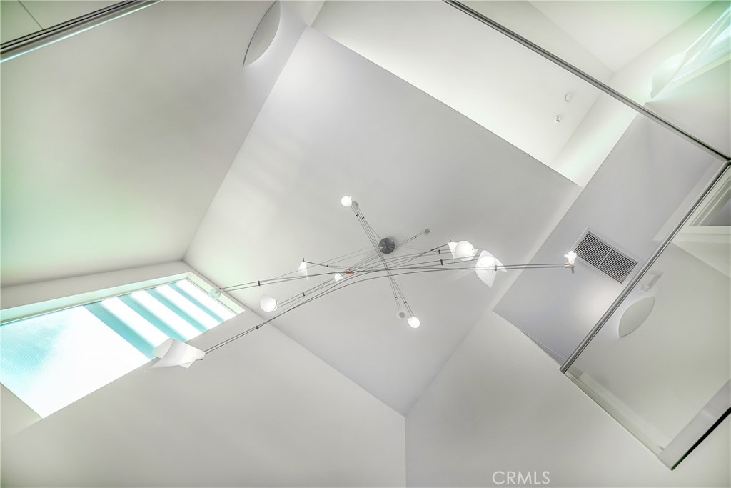 https://media.crmls.org/medias/79d2010b-c7d3-48d4-9c85-3f9d5aed0154.jpg?preset=X-Large