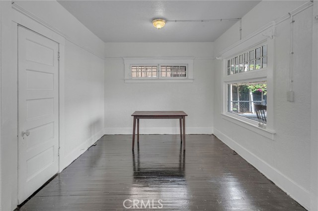 Detail Gallery Image 9 of 42 For 1040 W 48th St, Los Angeles,  CA 90037 - 4 Beds | 1 Baths