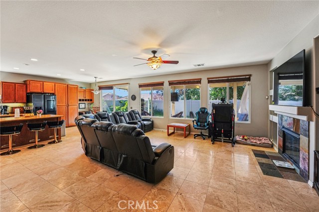 Detail Gallery Image 6 of 22 For 1471 Hunter Moon Way, Beaumont,  CA 92223 - 4 Beds | 2 Baths