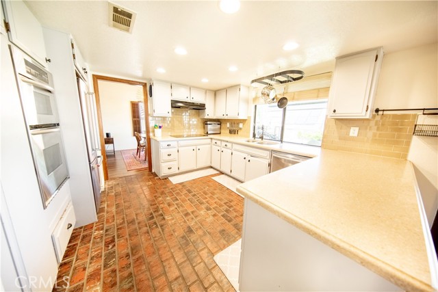 13685 Hidden Valley Road, Victorville CA: https://media.crmls.org/medias/79d31889-b8c1-4f1c-b475-dcfe59584c11.jpg