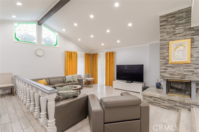 Detail Gallery Image 9 of 45 For 17242 Horace St, Granada Hills,  CA 91344 - 4 Beds | 4 Baths