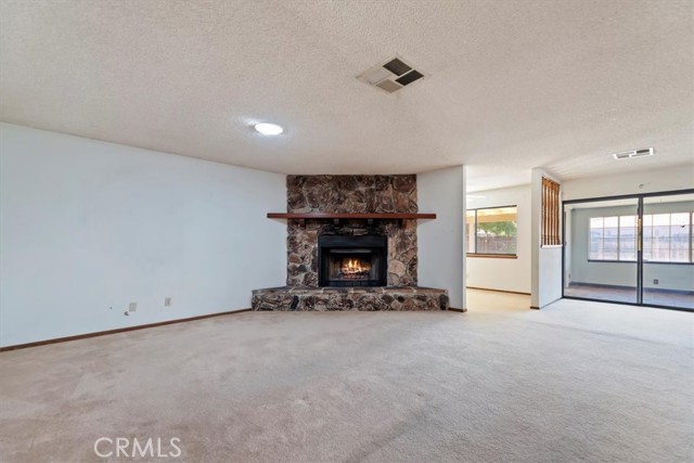 12690 Augusta Way, Victorville CA: https://media.crmls.org/medias/79d43ba5-8fbb-4fb1-9fd2-de0655a92ed8.jpg