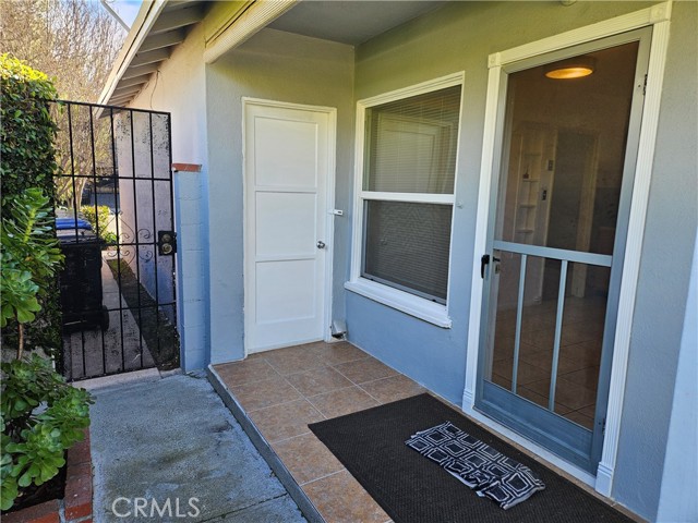 Detail Gallery Image 25 of 39 For 18237 Valley Vista Bld, Tarzana,  CA 91356 - 2 Beds | 1 Baths