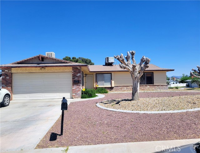 Detail Gallery Image 2 of 36 For 445 Fenmore Dr, Barstow,  CA 92311 - 4 Beds | 2 Baths