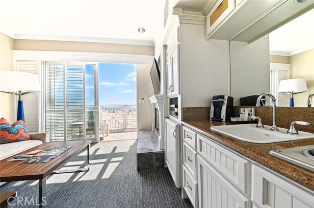 1300 The Strand, Hermosa Beach, California 90254, 1 Bedroom Bedrooms, ,1 BathroomBathrooms,Residential,Sold,The Strand,SB25153201