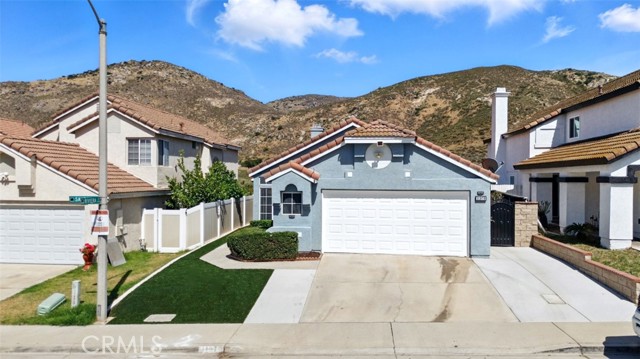 11979 Savona Dr, Fontana CA: https://media.crmls.org/medias/79d7c863-089a-4a37-bfb5-0db120635fbd.jpg