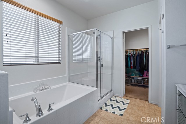 Detail Gallery Image 12 of 22 For 11932 Bluff Ct, Adelanto,  CA 92301 - 3 Beds | 2 Baths