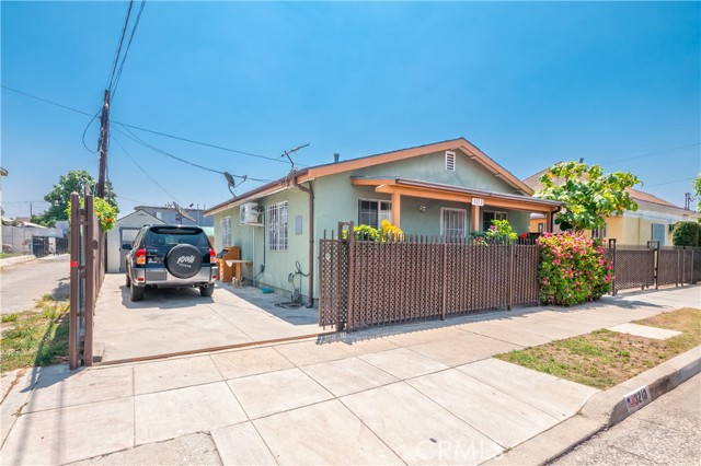 1203 E 33rd Street, Los Angeles CA: https://media.crmls.org/medias/79d8f2ae-a5ea-4325-89c6-1ef6766af956.jpg