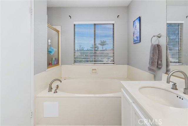 Detail Gallery Image 11 of 19 For 30318 Deer Meadow, Temecula,  CA 92591 - 4 Beds | 3 Baths