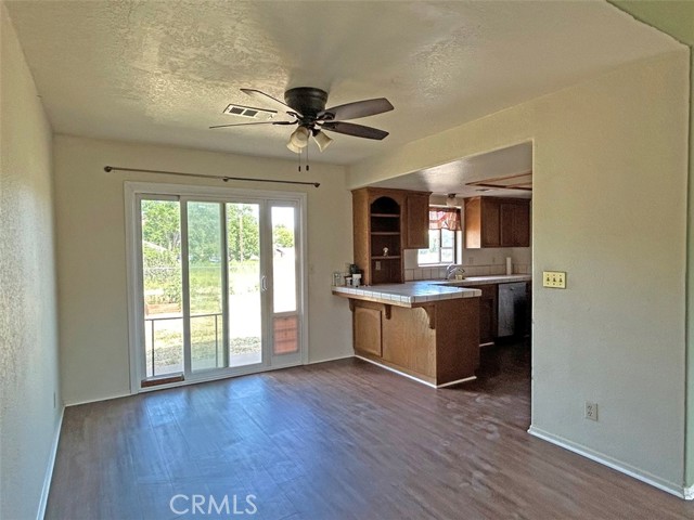 14402 Boxtree Street, Lake Hughes CA: https://media.crmls.org/medias/79da0138-63d4-4337-960d-30777082c1e9.jpg