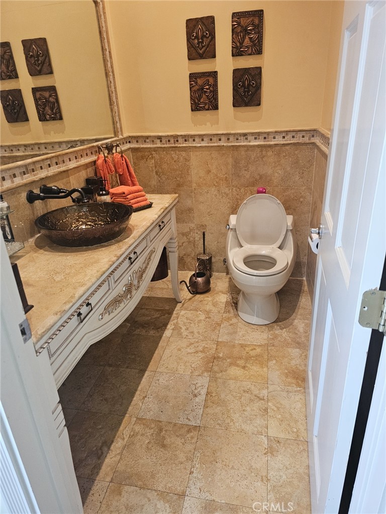 https://media.crmls.org/medias/79da1ed9-401c-4570-bc58-60bb64fb5d4b.jpg?preset=X-Large