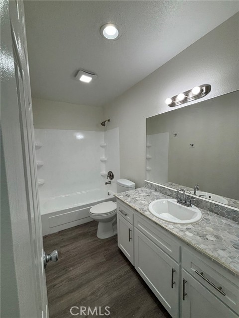 Detail Gallery Image 7 of 21 For 951 N Euclid #4,  La Habra,  CA 90631 - 3 Beds | 2 Baths