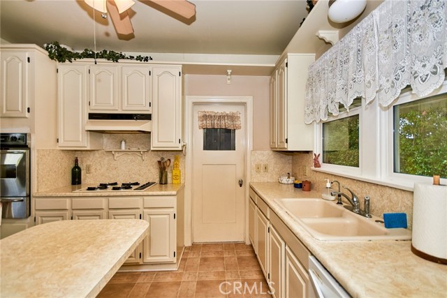 900 S Los Robles Avenue, Pasadena CA: https://media.crmls.org/medias/79db8ff4-86d0-41e9-a902-918e17015d31.jpg