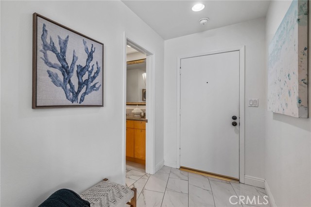 565 Esplanade, Redondo Beach, California 90277, 1 Bedroom Bedrooms, ,1 BathroomBathrooms,Residential,For Sale,Esplanade,SB24051265