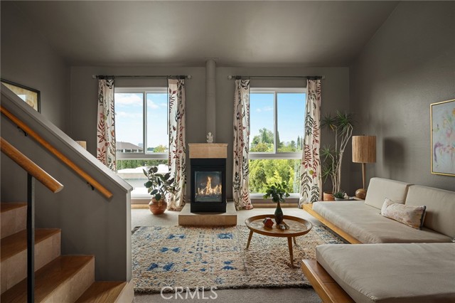 837 N West Knoll Drive, West Hollywood CA: https://media.crmls.org/medias/79dc7933-5b2f-47b5-a072-5f509faa7da9.jpg