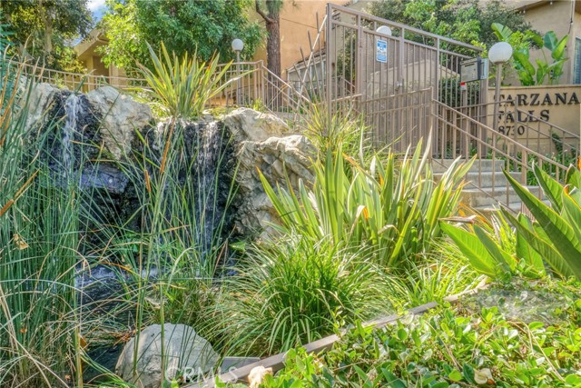 18730 Hatteras Street, Tarzana CA: https://media.crmls.org/medias/79dd8cf7-78cf-453b-a807-7954adcc07eb.jpg