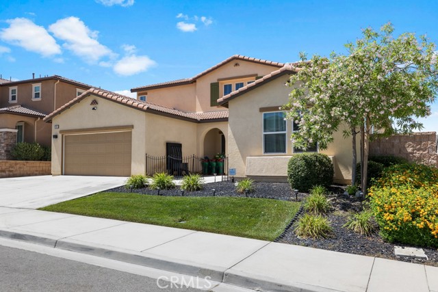 Detail Gallery Image 2 of 45 For 18005 Ribwort Rd, San Bernardino,  CA 92407 - 5 Beds | 3/1 Baths