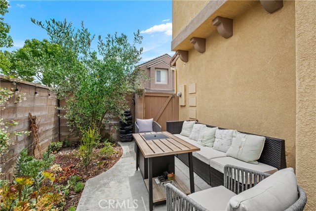 17 Crescent City, Irvine CA: https://media.crmls.org/medias/79de2805-70a2-4044-8da2-73b05f4e30ab.jpg