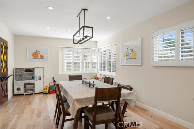 23642 Oxnard Street, Woodland Hills CA: https://media.crmls.org/medias/79df0ba9-ef75-47ab-93c9-c318599ca5e7.jpg