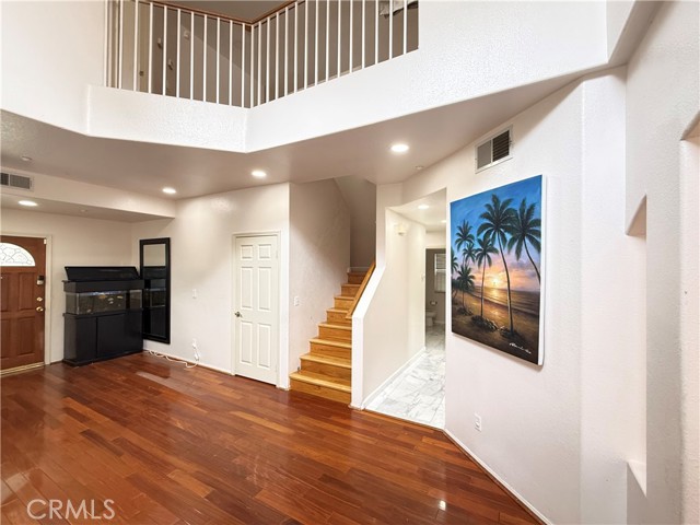 Detail Gallery Image 5 of 24 For 9030 Hayvenhurst Ave, North Hills,  CA 91343 - 4 Beds | 2/1 Baths