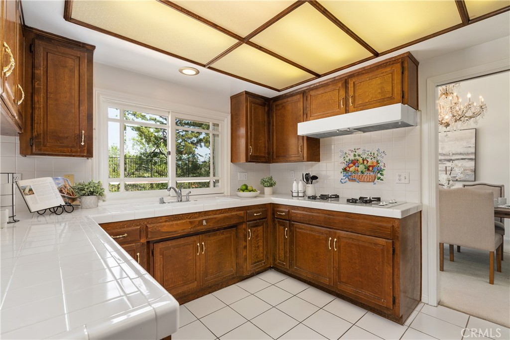 https://media.crmls.org/medias/79e02e22-3636-46f9-9d78-ee80f4552f48.jpg?preset=X-Large