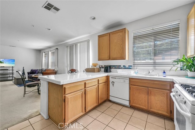 Detail Gallery Image 11 of 39 For 5762 Pine Valley, Fontana,  CA 92336 - 3 Beds | 2/1 Baths