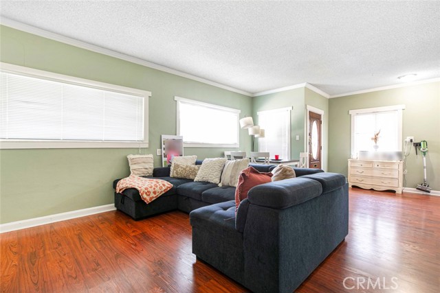 408 E Del Mar Boulevard, Pasadena CA: https://media.crmls.org/medias/79e1a7df-733f-4f03-a8ef-5d4a233cfd5c.jpg