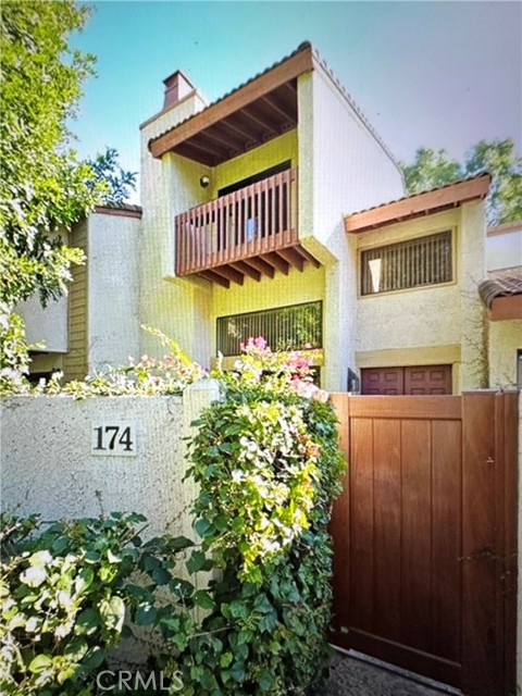 5720 Owensmouth Avenue, 174 photo 1