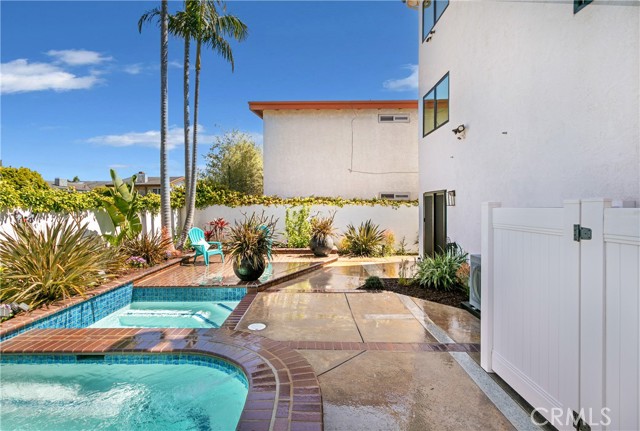 4651 Los Patos Avenue, Huntington Beach CA: https://media.crmls.org/medias/79e228ba-fc79-46e4-aef8-4815830f5a10.jpg