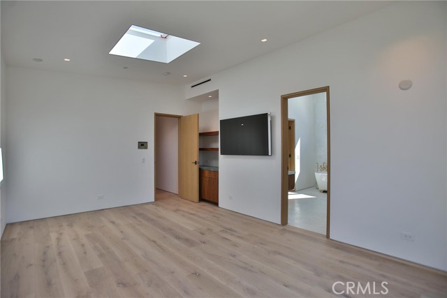 Detail Gallery Image 34 of 64 For 2398 Redlands Dr, Newport Beach,  CA 92660 - 5 Beds | 5/1 Baths
