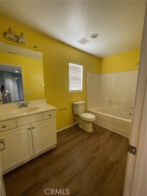 Detail Gallery Image 7 of 12 For 14473 Shoshone Way, Victorville,  CA 92394 - 3 Beds | 2/1 Baths