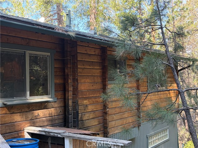 Detail Gallery Image 4 of 29 For 6307 Cedar Ct, Angelus Oaks,  CA 92305 - 3 Beds | 2 Baths