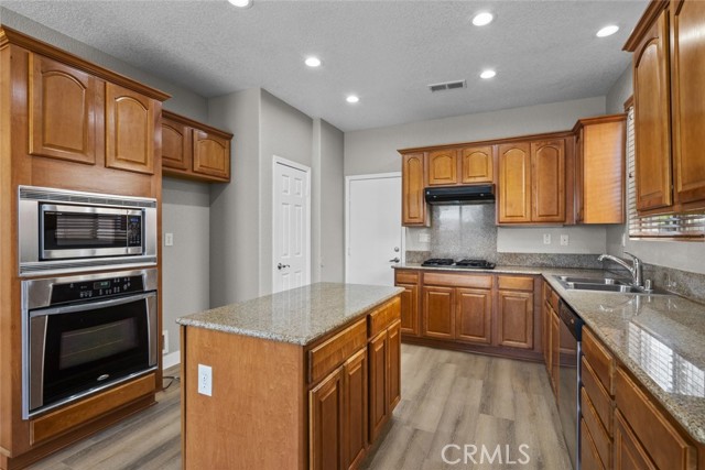 Detail Gallery Image 13 of 41 For 2455 Delicious Ln, Palmdale,  CA 93551 - 4 Beds | 3 Baths