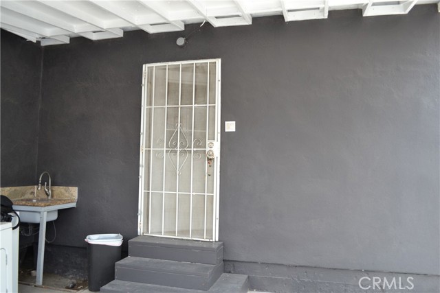 11068 Penrose, Sun Valley CA: https://media.crmls.org/medias/79e72eec-c7f3-49c0-a6a1-54cc57e00bed.jpg