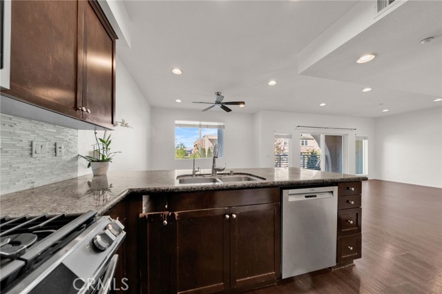 Detail Gallery Image 13 of 75 For 5450 Strand #202,  Hawthorne,  CA 90250 - 2 Beds | 2 Baths