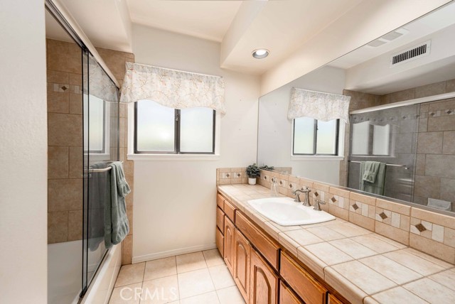 750 E Mountain View Avenue, Glendora CA: https://media.crmls.org/medias/79e8c530-b25d-464c-8a18-ccc4c01f948d.jpg