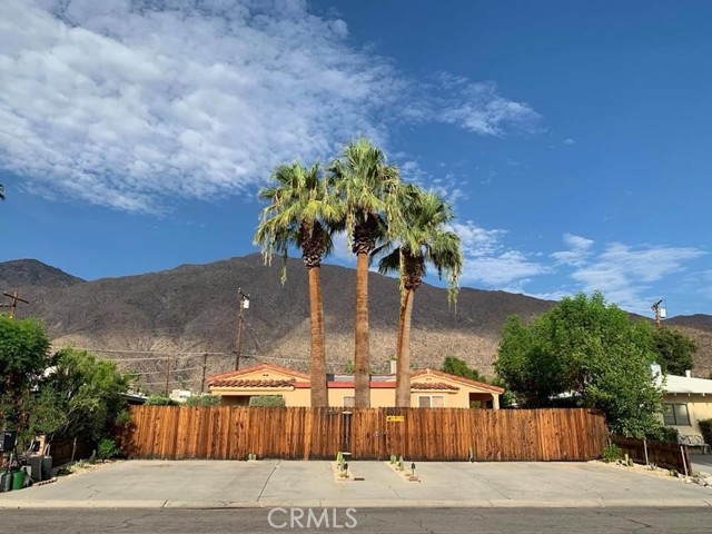 Detail Gallery Image 1 of 17 For 585 Calle Abronia B,  Palm Springs,  CA 92264 - 1 Beds | 1 Baths